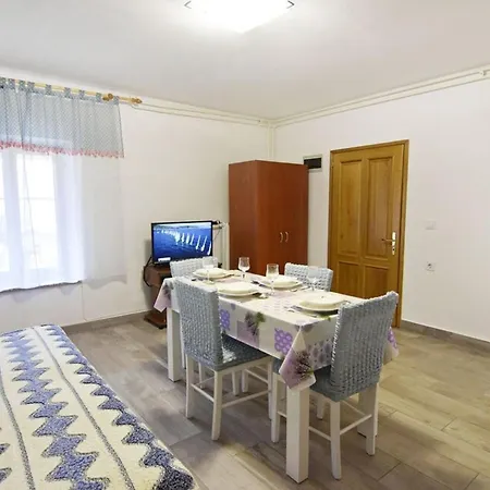 With Parking Space Murine, - 22510 Apartmán