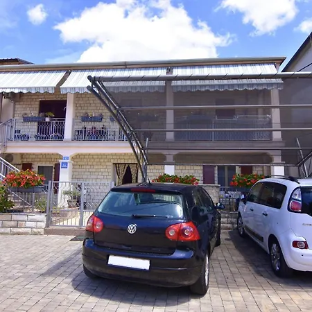 With Parking Space Murine, - 22510 Apartmán